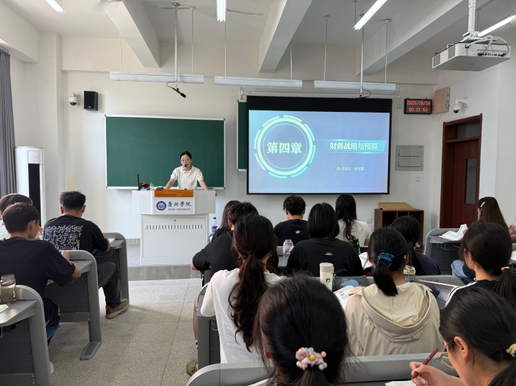 陈玉霜-财务管理公开课照片-修改尺寸.jpg